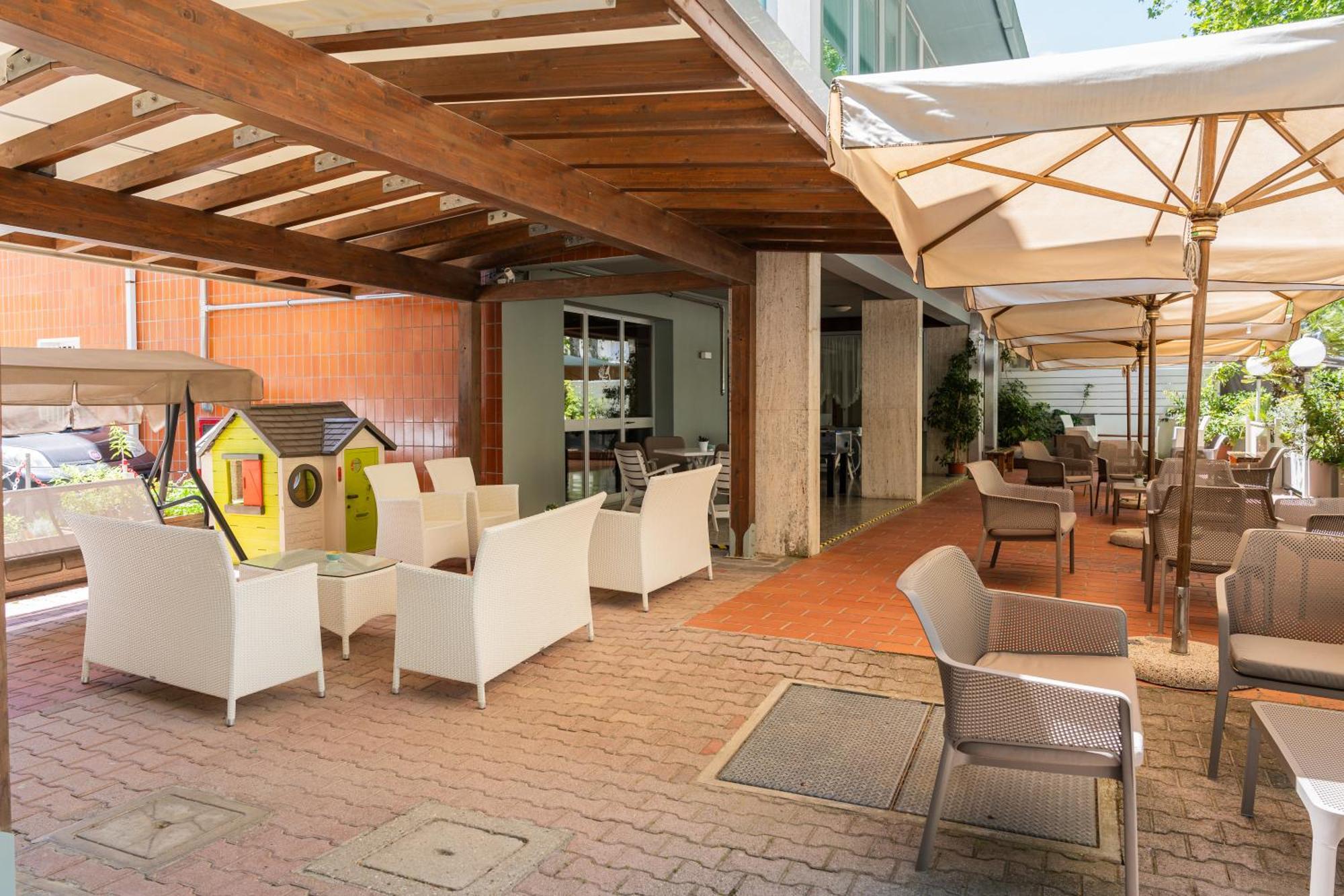 Hotel Ondina E Milazzo Cervia Exterior photo