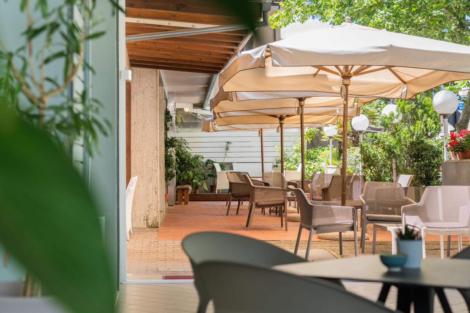 Hotel Ondina E Milazzo Cervia Exterior photo