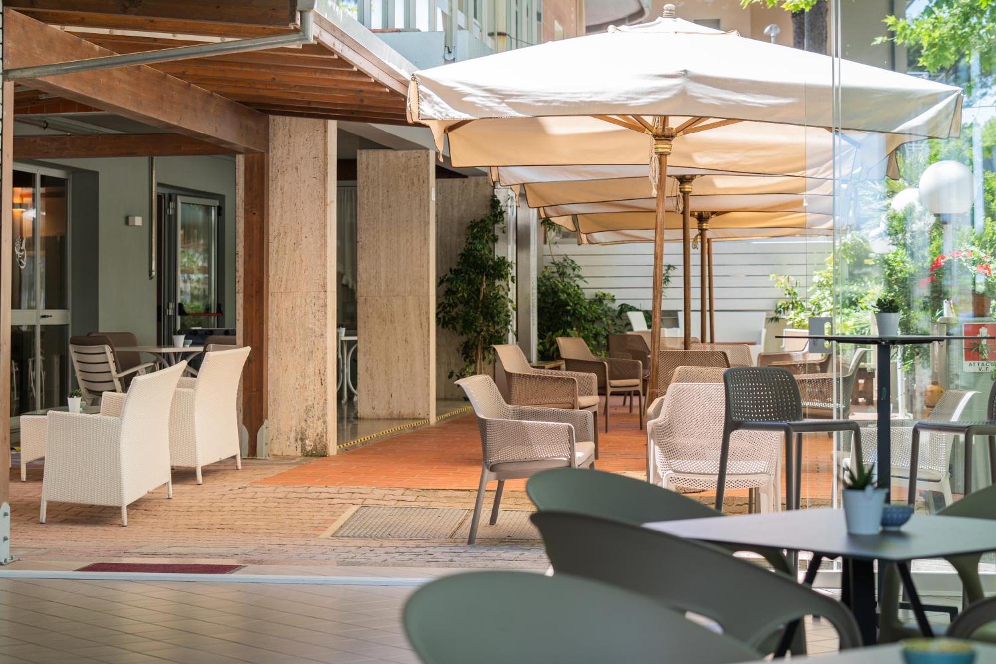 Hotel Ondina E Milazzo Cervia Exterior photo