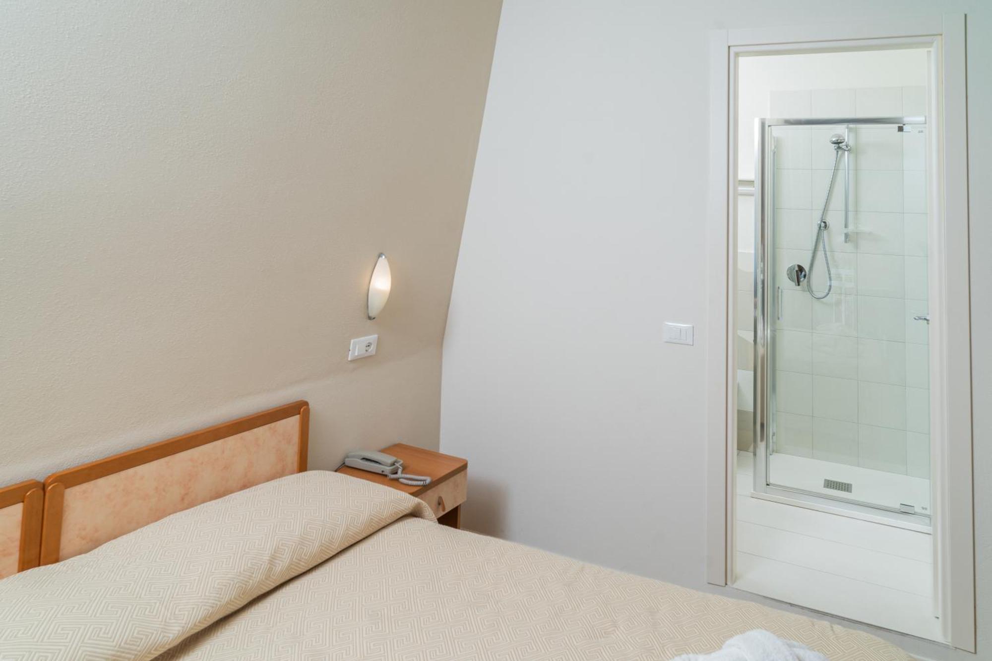 Hotel Ondina E Milazzo Cervia Exterior photo