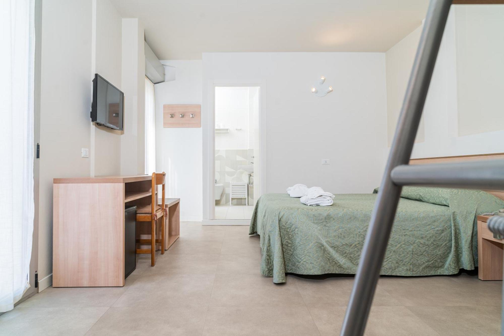 Hotel Ondina E Milazzo Cervia Exterior photo